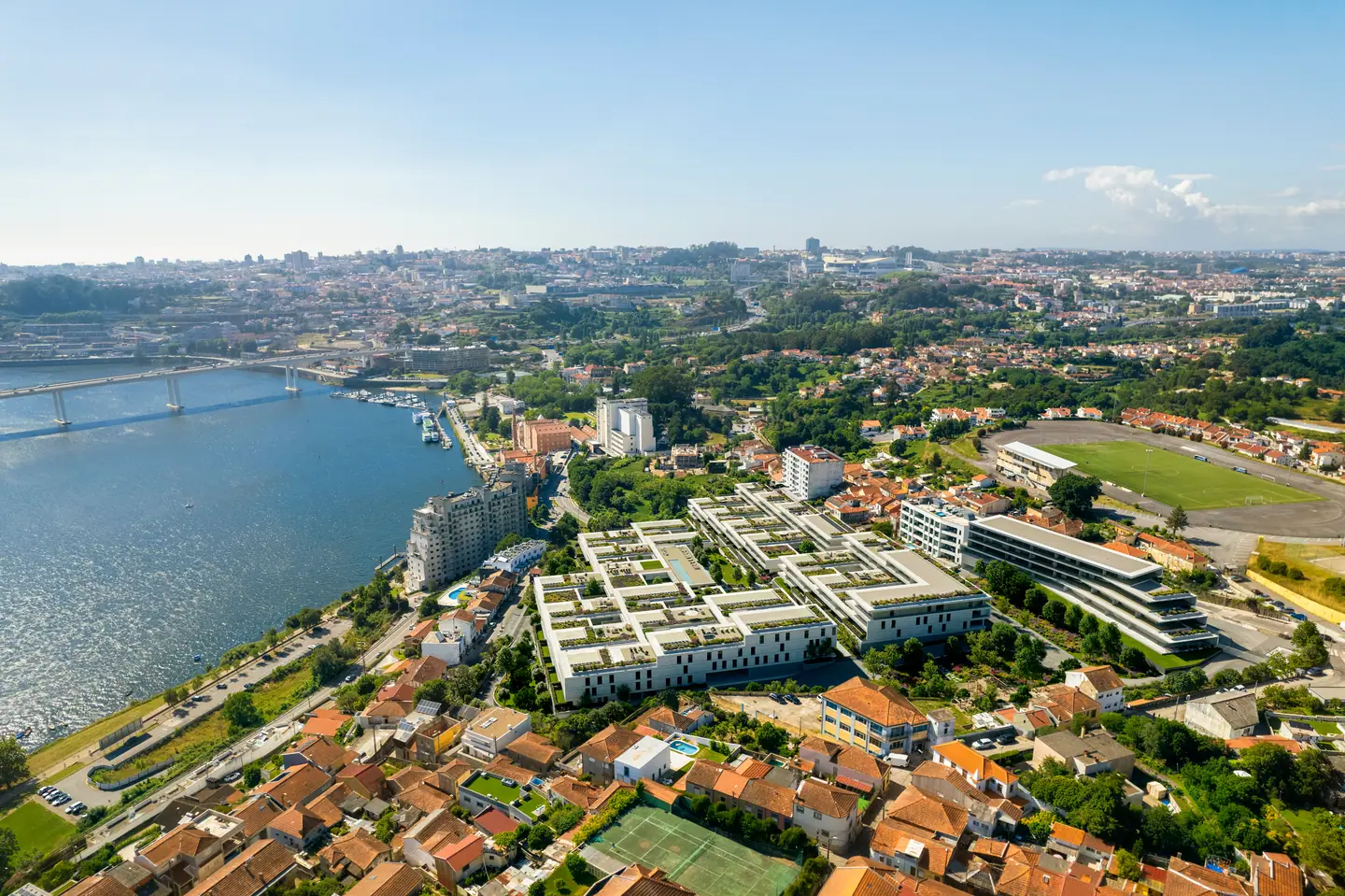 Aerial view of the O'RIZON LIVING complex on the bank of the Douro in Porto